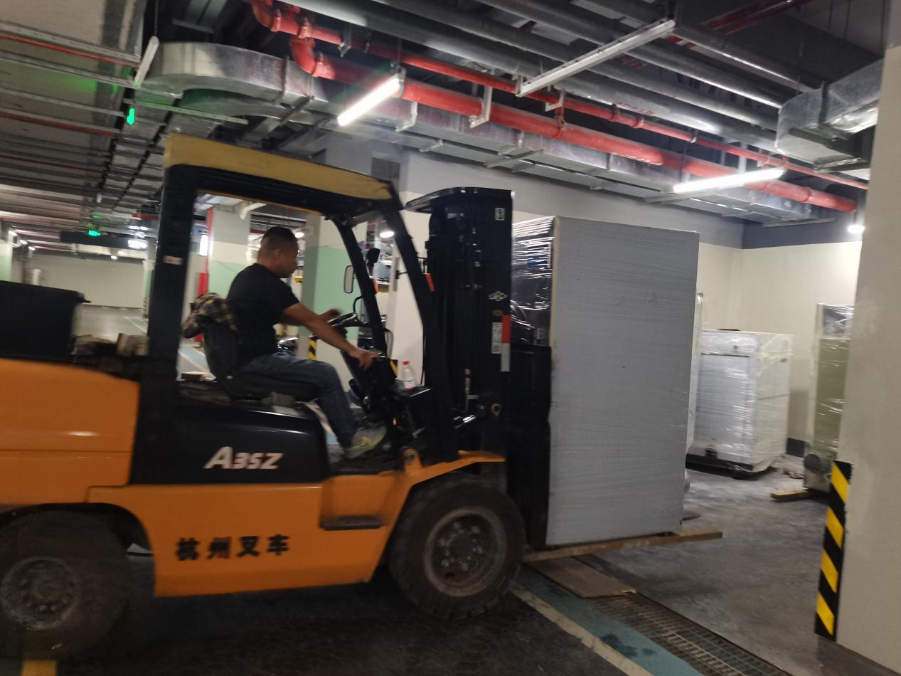 珠江洗滌設(shè)備：餐飲酒店的最佳選擇，滾筒工業(yè)洗衣機(jī)定制供應(yīng)商